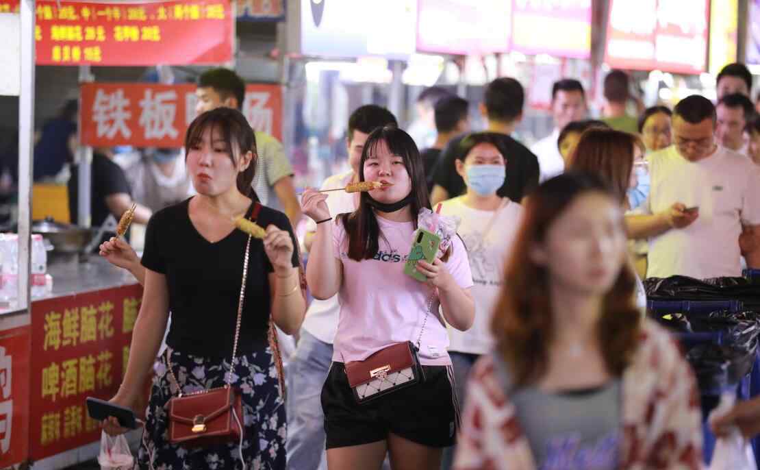 一步到胃 融媒·见证|泉城越夜越火爆，舌尖上的安全怎么保障？“银河护胃队”要过三重关