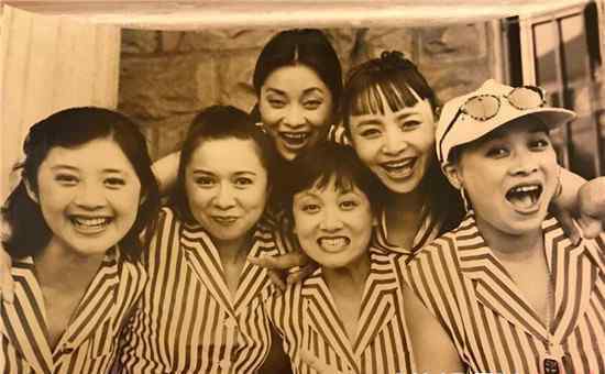 那英深夜发合影 那英深夜发合影 20年前的蔡明毛阿敏宋丹丹邓婕长这样