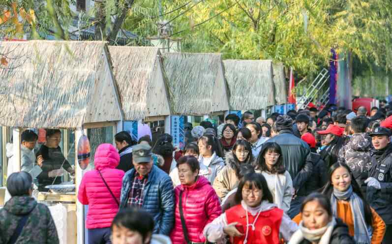 性8春暖花开 “春暖花开·湘漫泉城” 湘西特色产品消费惠民季暨湘漫泉城体验店正式开业