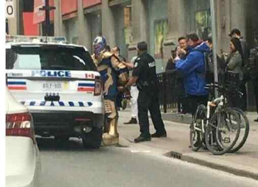 宇宙魔方 笑翻了!灭霸被捕照片走红 "宇宙帝王"抢地狱猫的宇宙魔方被自己震倒