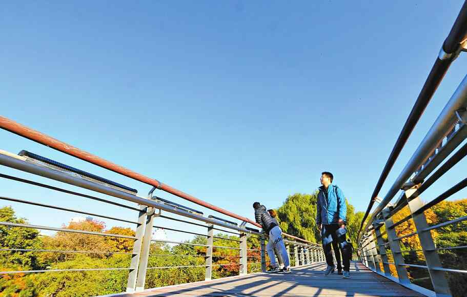 济南空气质量指数 冷空气吹来“泉城蓝” 济南空气质量指数一度接近全省最佳