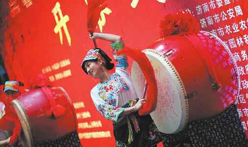4月13号雪碧新闻 5天10万人“打卡”交易额近4亿！济南第十三届茶博会圆满闭幕
