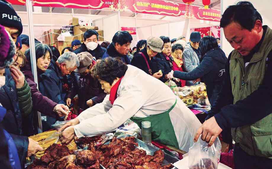 年货大集 2019济南迎春民俗文化节持续火爆 “年货大集”让市民嗨个“购”