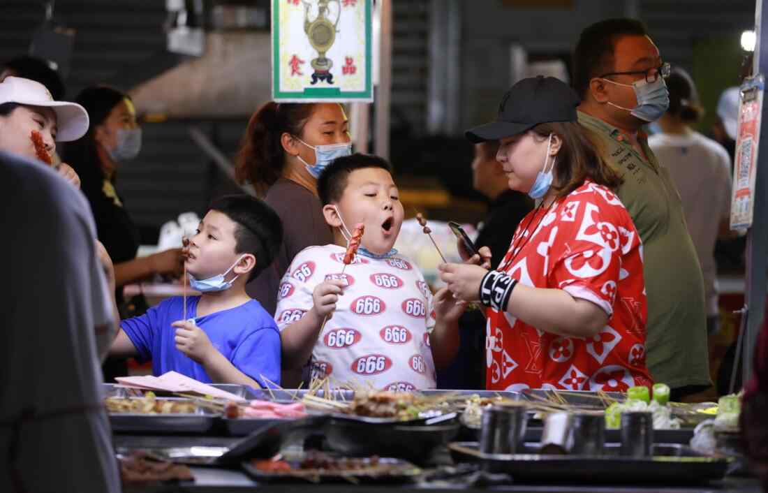 一步到胃 融媒·见证|泉城越夜越火爆，舌尖上的安全怎么保障？“银河护胃队”要过三重关