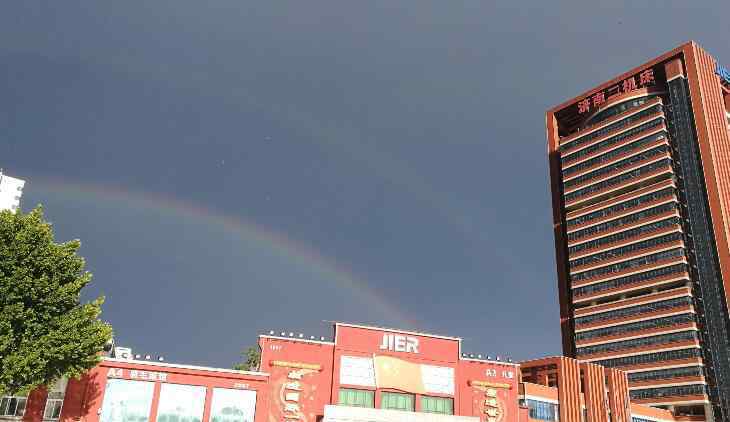 双层彩虹 市区降雨结束 雨后泉城出现超大双层彩虹