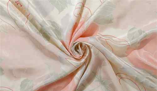 丝织品的洗涤温度是多少 丝绸被套特点有哪些 清洗丝绸被套正确方式