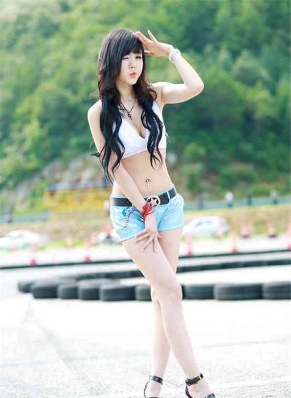 黄美姬生殖写真 韩国顶级车模黄美姬写真 时尚搭配原来可以这样
