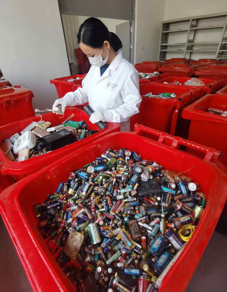 郑州市环保局 分拣中心有害垃圾贮存量最快半年就饱和！郑州市环保局：会尽快联系下游企业
