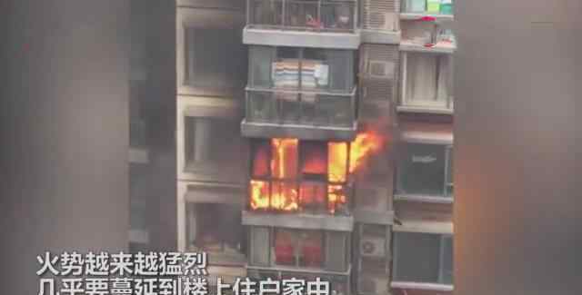 郑州大火 突发！郑州一小区25楼发生火灾，火舌喷出窗外，阳台玻璃爆裂坠落