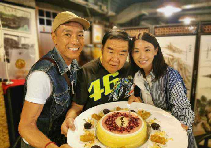 郑则仕老婆 郑则仕夫妇参加聚会，小14岁妻子气质好，对欠债患病丈夫不离不弃