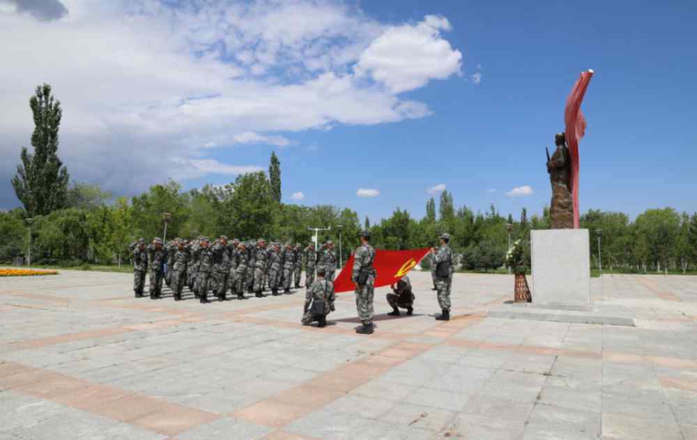 李月成 生日快乐！8所军校学子99秒视频对党送祝福