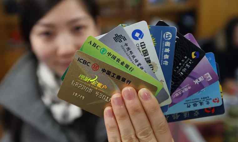 挂失银行卡 银行卡挂失后多久注销 办理挂失的卡还能取钱吗