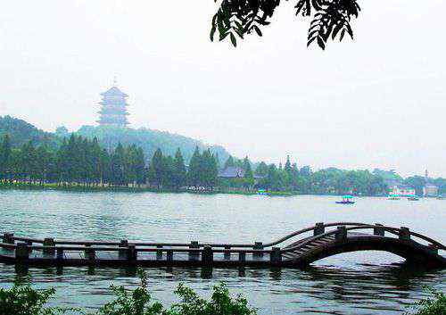 国内十大旅游胜地 中国著名旅游景点，十大旅游胜地任你选！