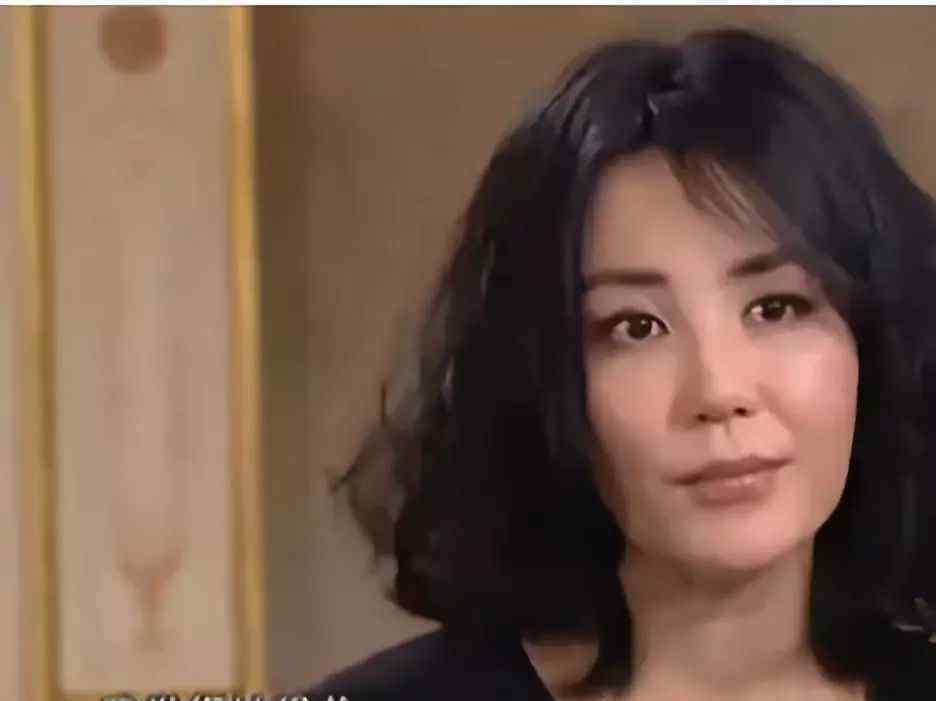 王菲女儿李嫣照片 王菲女儿最新照片震惊网友：14岁李嫣，现在的样子你想象不到！