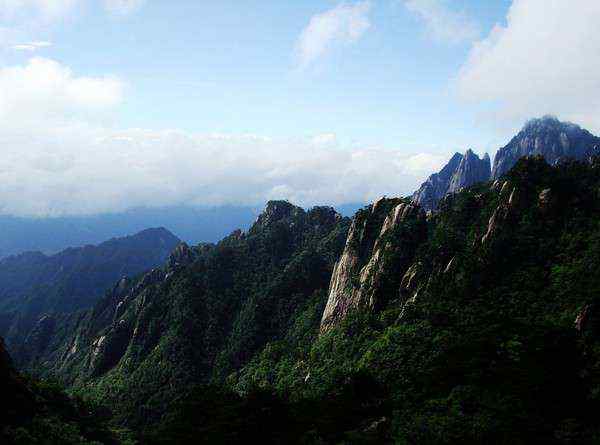 黄山在哪个省 黄山在哪个省，位于安徽省南部黄山市境内！