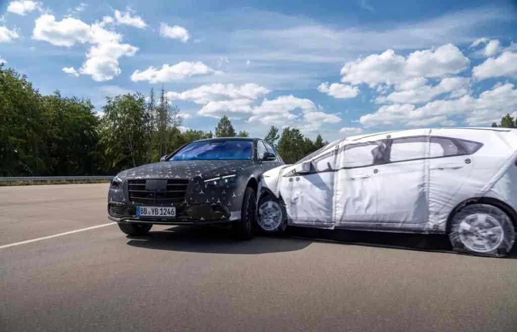全新一代奔驰e级 全新一代奔驰 S 级“黑科技”曝光，9 月 2 日全球首发