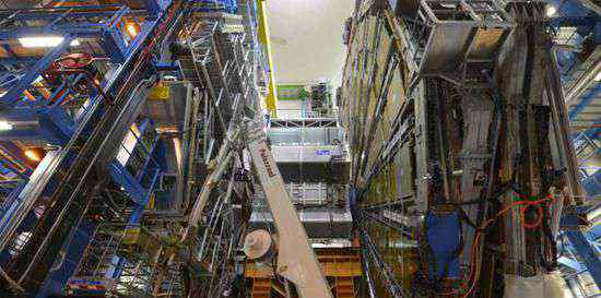 欧洲大型强子对撞机 欧洲大型强子对撞机又有新发现
