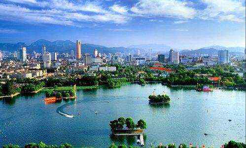 济南为什么叫泉城 济南为什么叫泉城，泉群众多水量丰沛!