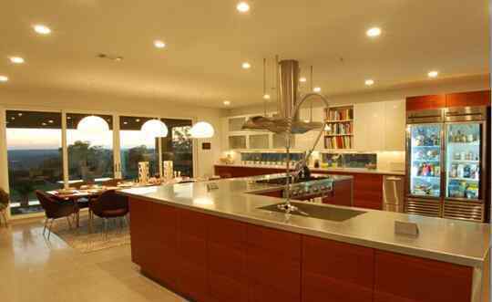 大厨房装修效果图 大厨房如何装修 且看别墅厨房装修效果图
