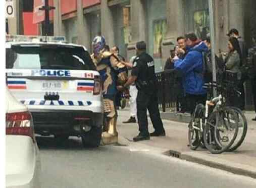 宇宙魔方 笑翻了!灭霸被捕照片走红 "宇宙帝王"抢地狱猫的宇宙魔方被自己震倒