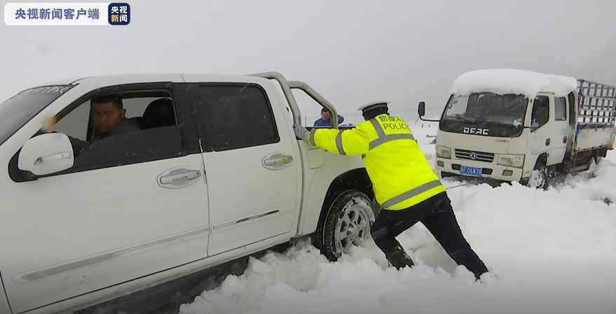 新疆大雪 突降大雪！新疆特克斯400多名游客滞留，近500头只牲畜受冻死亡