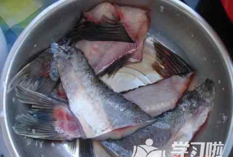 白鲢鱼怎么做好吃 油煎白鲢鱼的做法步骤图解