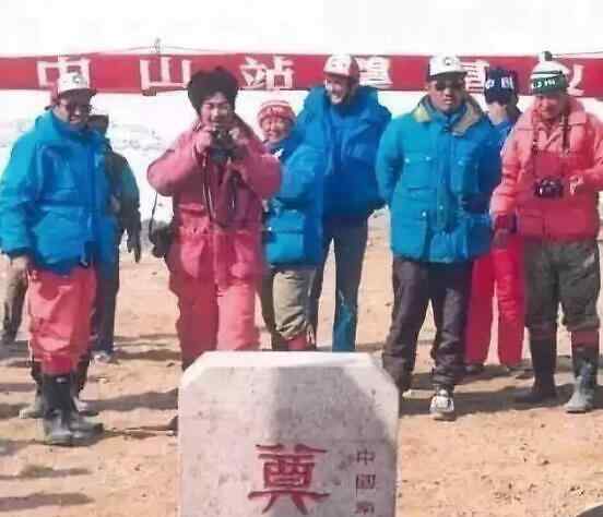 冰崩 张国立30年前旧照曝光，曾炸浮冰救南极科考船，荣获个人二等功