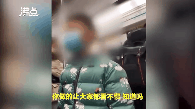 "你给我起来"！北京地铁上男孩指着奶奶狂吼 乘客都看不下去了