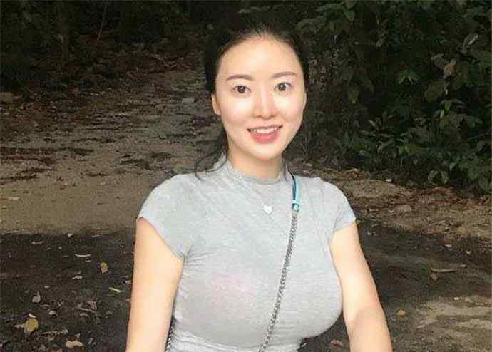 蒋聘婷街拍照 蒋聘婷怎么火的 蒋聘婷个人资料照片被扒身材凹凸有致