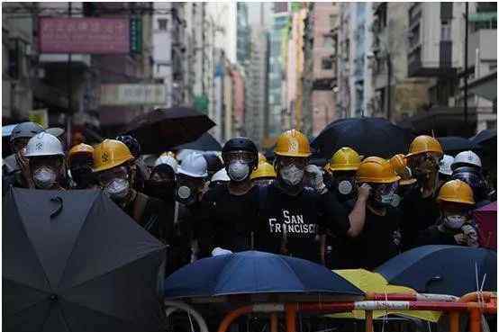 香港蚁居 香港怎么救之二：那些香港街头的年轻人，能找得到自己的出路吗？
