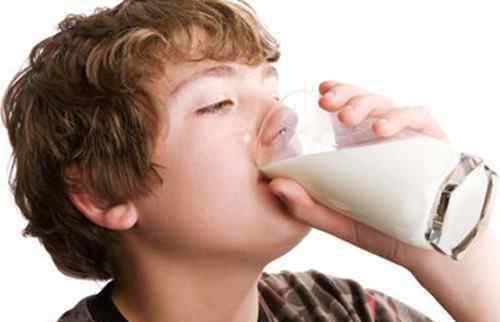 空腹喝牛奶好么 空腹喝牛奶好么 早上喝牛奶有什么好处