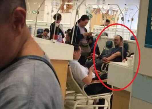 窦唯现状 间接性失聪?窦唯独自现身医院 "音乐才子"面色凝重简直是太可怜了
