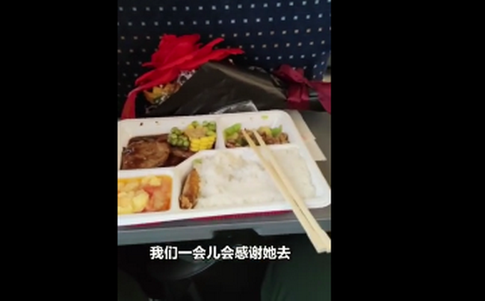 在高铁上让老兵“眼泪泡饭”的神秘人 找到了！