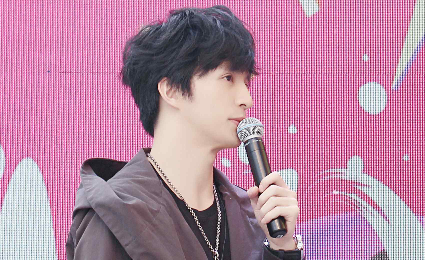 薛之谦发布声明 和某人发生过关系？薛之谦发布声明：某网红发的博文与我无关