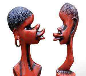非洲木雕 《战狼2》背后的非洲家居 这些非洲特色装饰不能少！