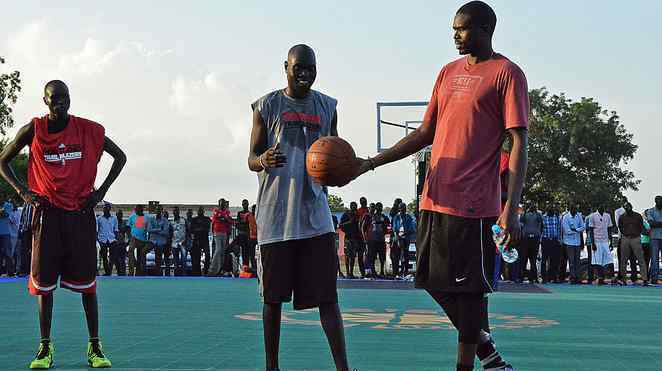 洛尔邓 从官二代到难民再到NBA全明星 这是罗尔邓曲折的篮球故事