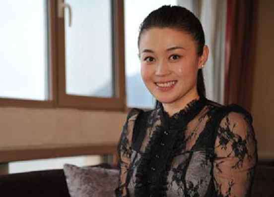 关婷娜丰胸了吗 关婷娜胸围照片流出 胸大到连衣服都撑破了