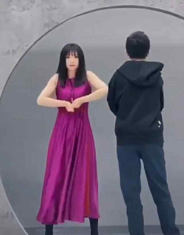 柳岩恋情曝光 柳岩与神秘男子拥抱恋情曝光？真相揭开网友笑喷