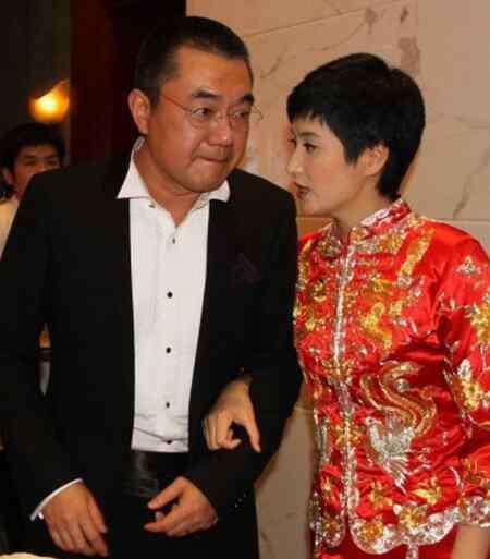 演员巫刚的现任妻子 著名演员董勇结过几次婚？揭秘与现任妻子的相爱趣事