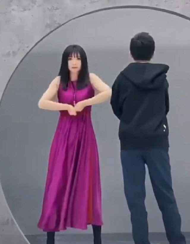 柳岩恋情曝光 柳岩与神秘男子拥抱恋情曝光？真相揭开网友笑喷