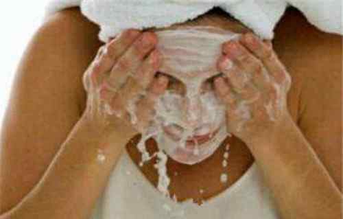 过期牛奶可以洗脸么 过期牛奶可以洗脸吗 过期牛奶可以怎么处理