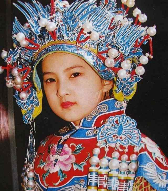 秀兰邓波尔 被琼瑶捧红的“国民闺女”，撒贝宁曾发誓要娶她，39岁至今未嫁