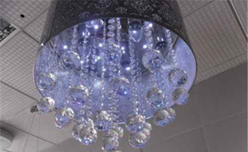 灯罩 灯罩材质的优缺点    灯罩的选购技巧及作用