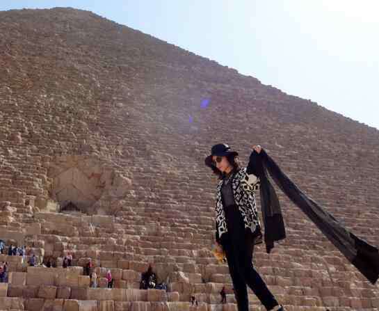褚颖颖 常索妮微博晒埃及旅行照 美女主播的成长之路