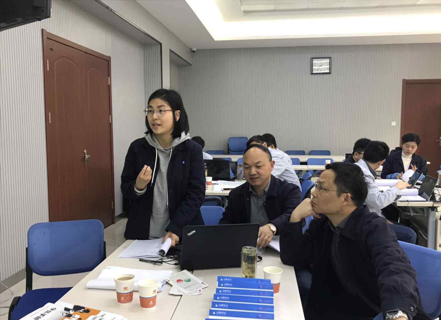 内训师 有一种前行的力量叫内训师，成长自我，赋能他人