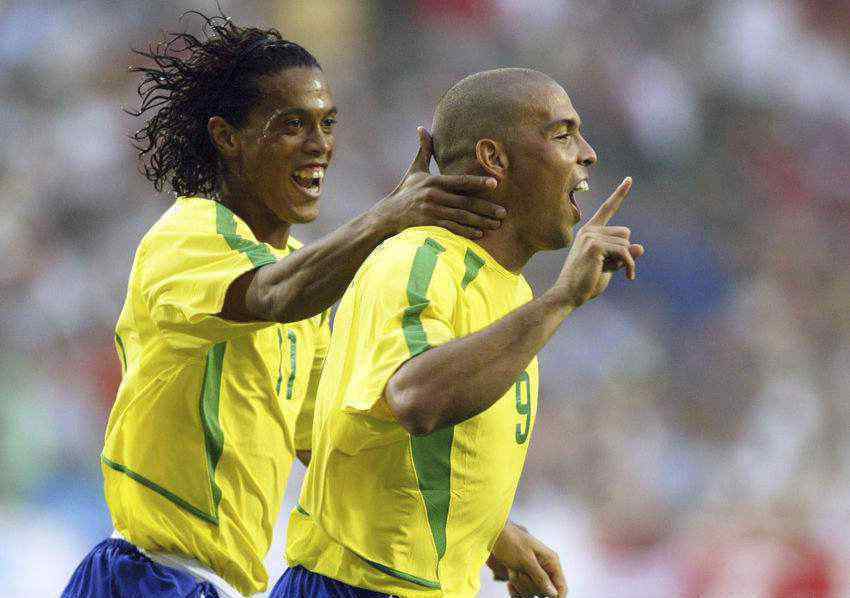 邓加 贝利第一个反对“邓加淘汰卡卡”，大小罗未入选巴西队时，他同意
