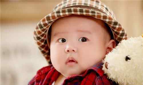 宝宝假性对眼图片 婴儿对眼正常吗  婴儿对眼如何矫正
