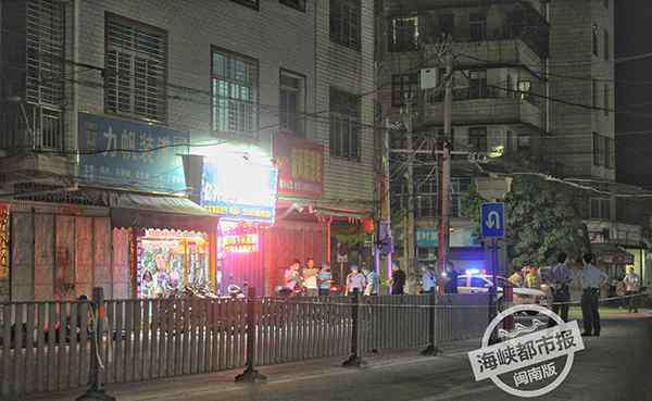 福建泉州分手门 福建泉州一女子当街被捅身亡孩子哭喊“妈妈”，行凶者被控制