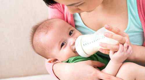 如何给宝宝换奶粉 宝宝换奶粉怎么换 如何正确给宝宝换奶粉