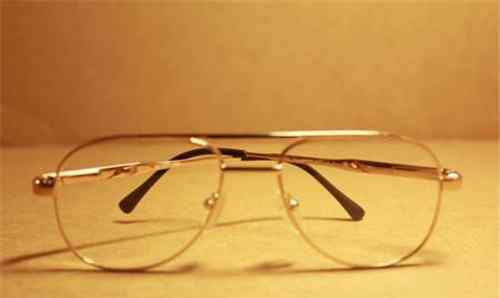 眼镜框有哪些品牌 眼镜框品牌有哪些 眼镜框松了怎么办